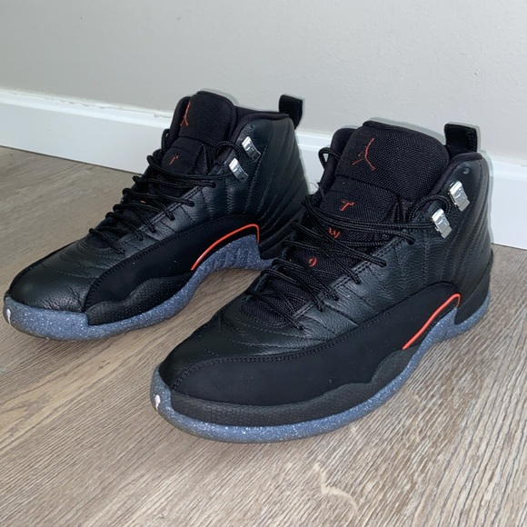 I am selling a pair utility black retro 12s size 9.5 been takin care of! - Picture 5 of 6